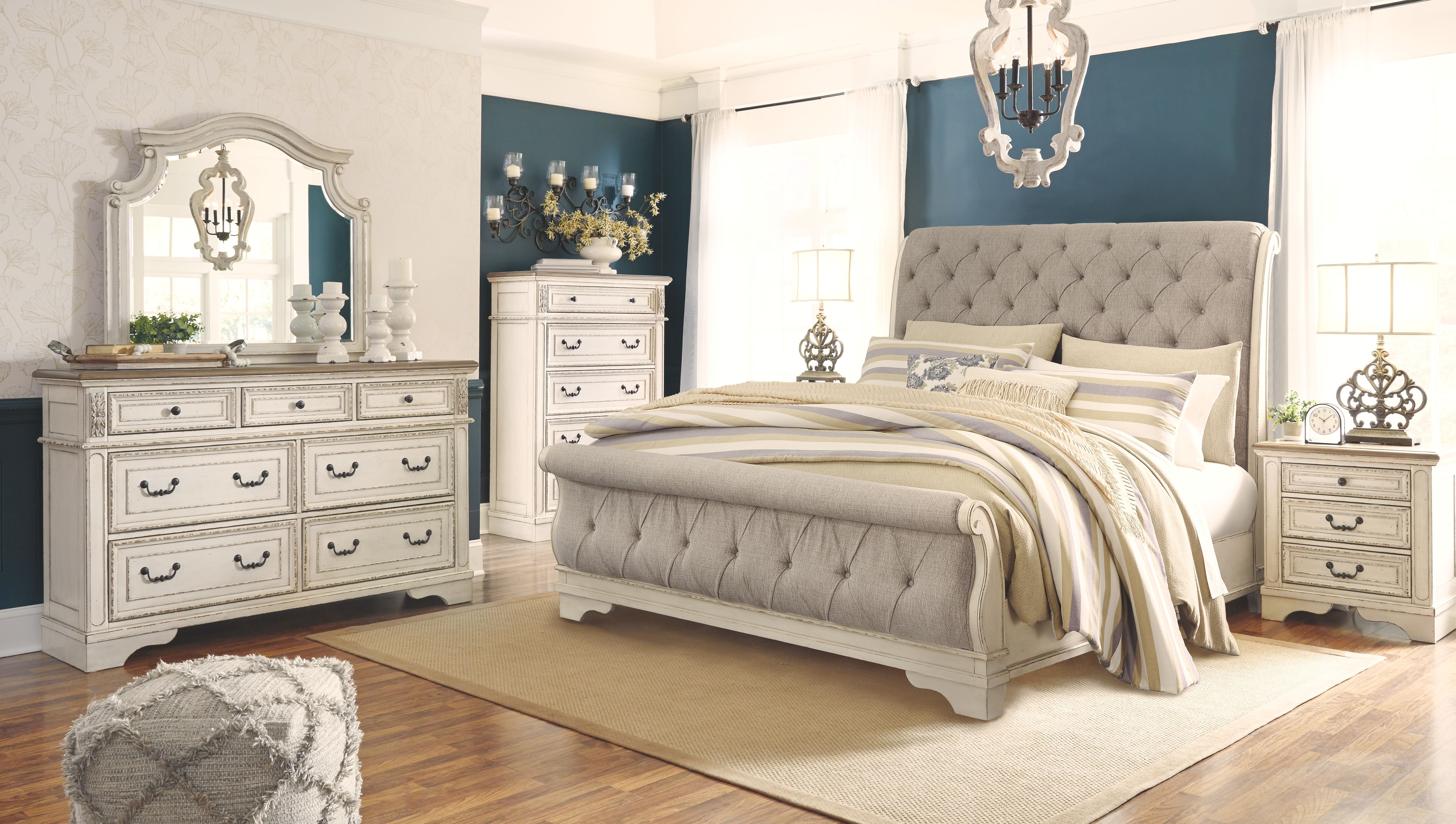 Realyn Queen Sleigh Bed with Dresser Mirror and Nightstand