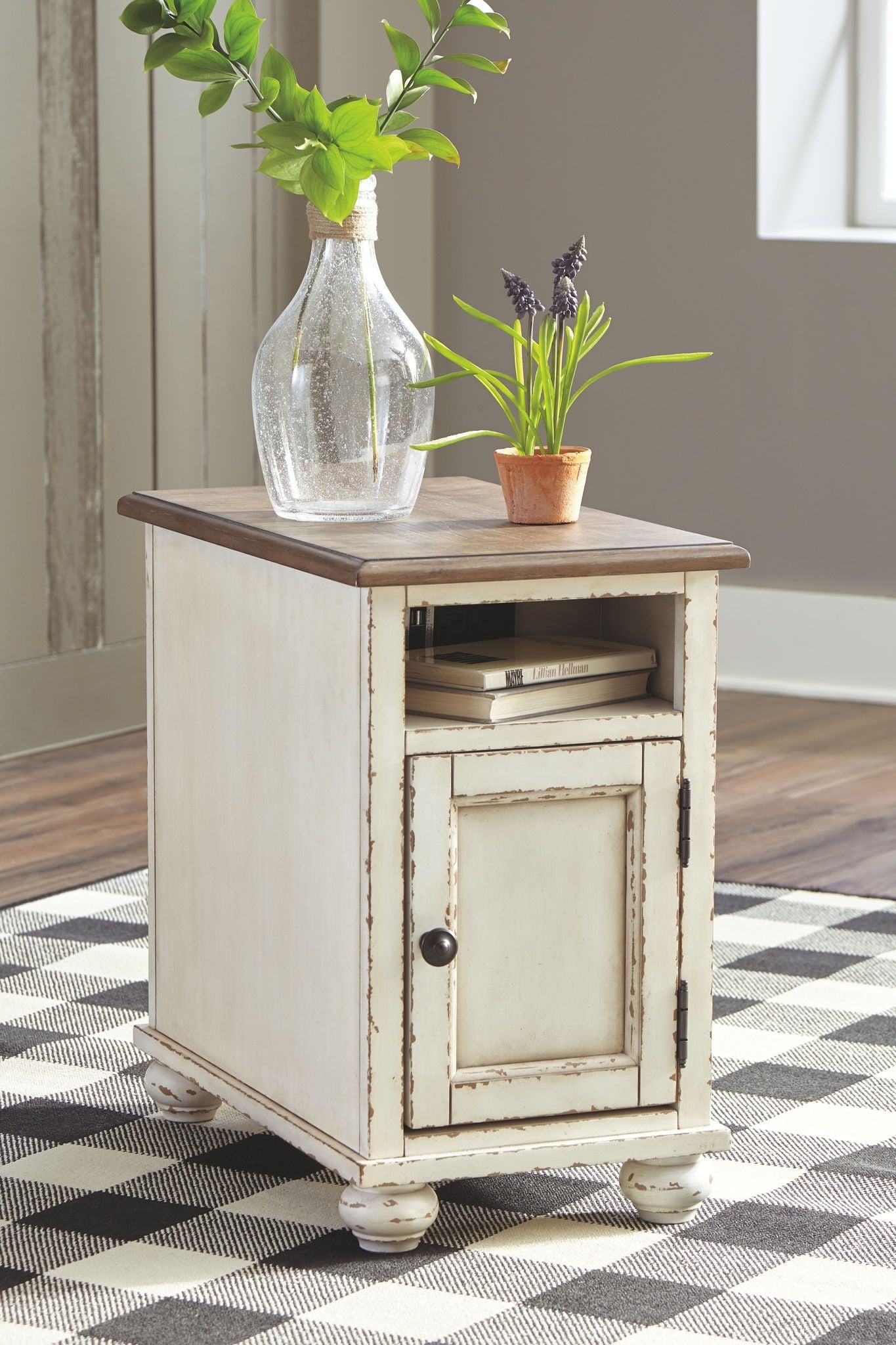 Realyn End Table