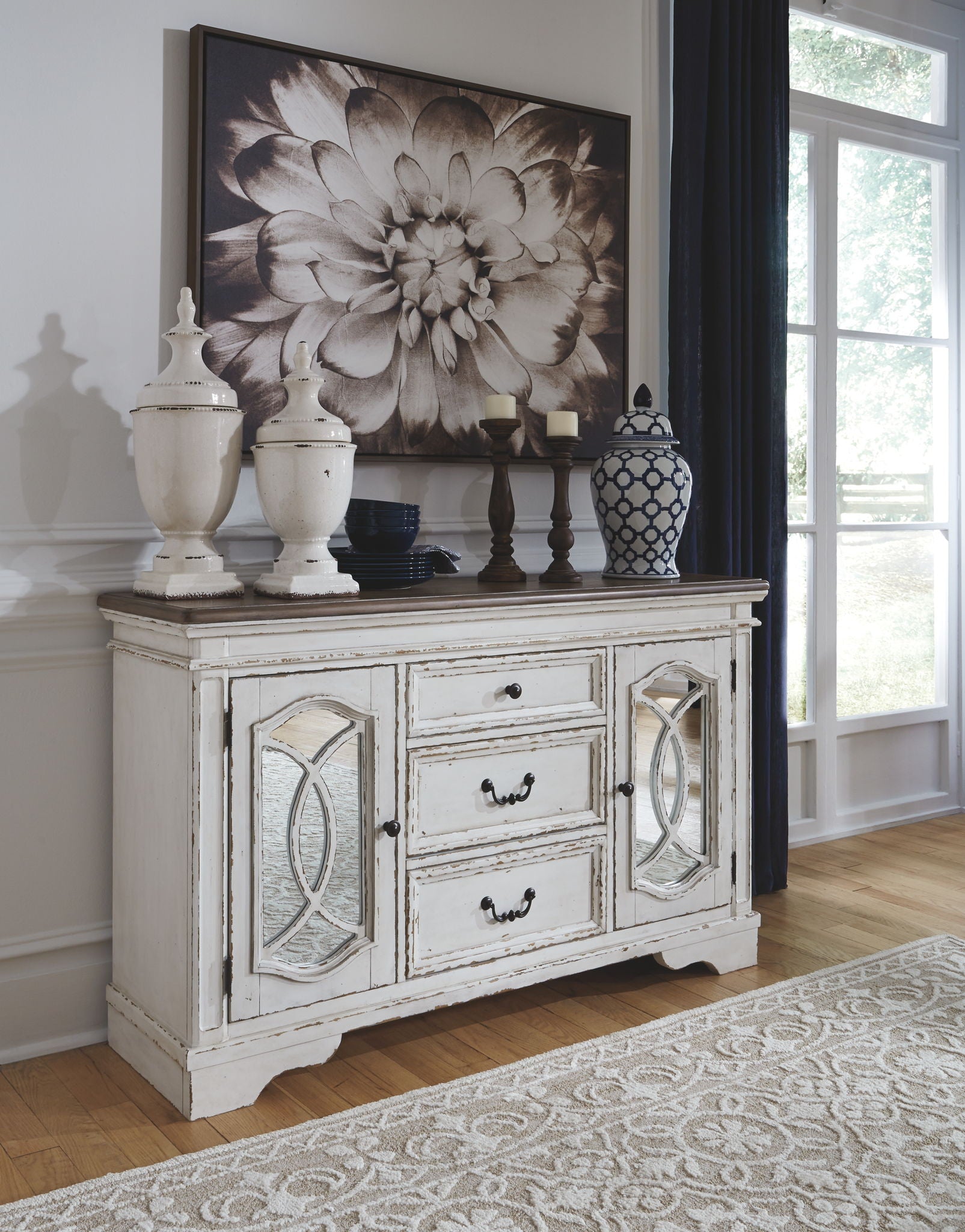 Realyn Dining Server with Inset Mirrored Glass and Fretwork