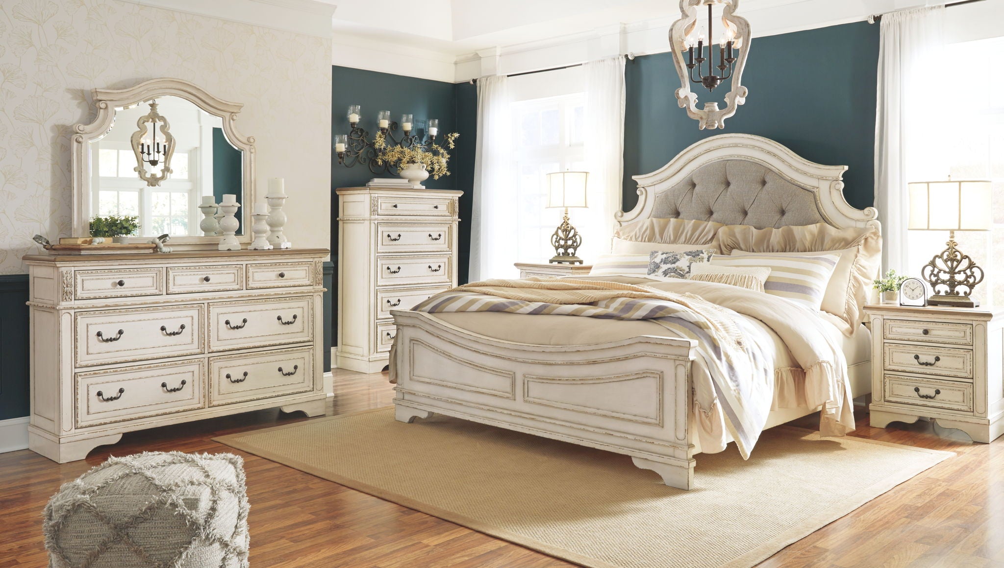 Realyn Queen Bed with Dresser Mirror and Nightstand
