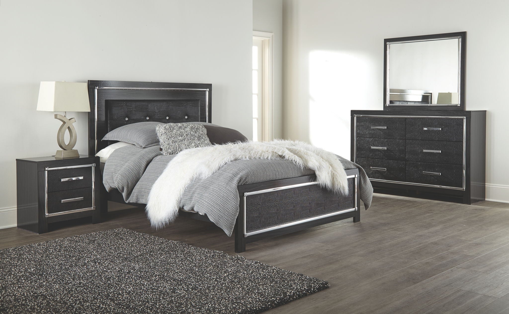 Kaydell Queen Panel Bed